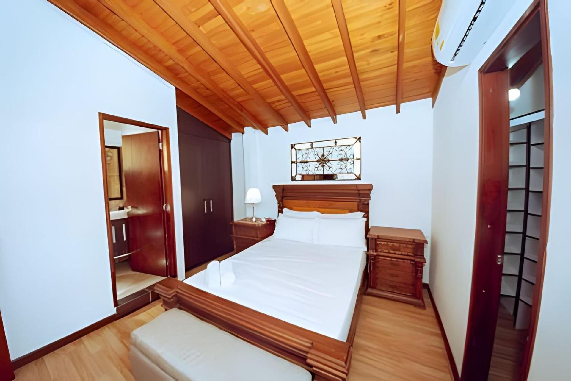 Ed Santo Tomas Laureles Apartment