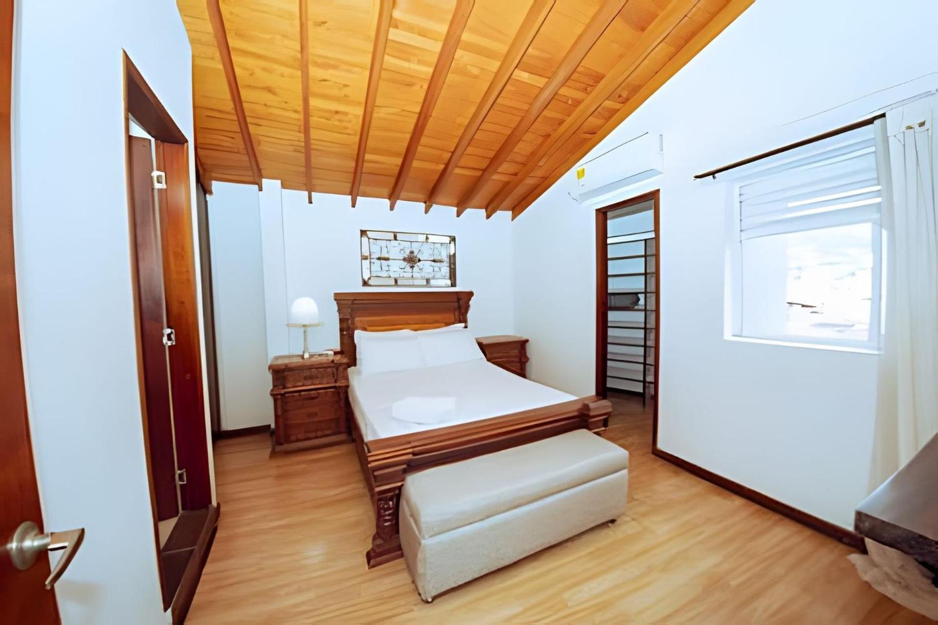 Ed Santo Tomas Laureles Apartment